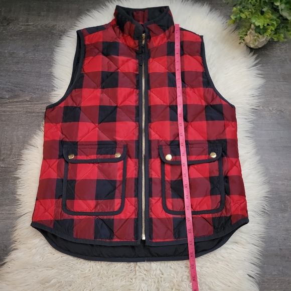 J.Crew Excursion Quilted Puffer Vest Red Navy Buffalo Plaid Size Medium Petite - Picture 7 of 12
